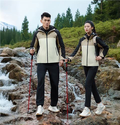 时尚硬壳冲锋衣