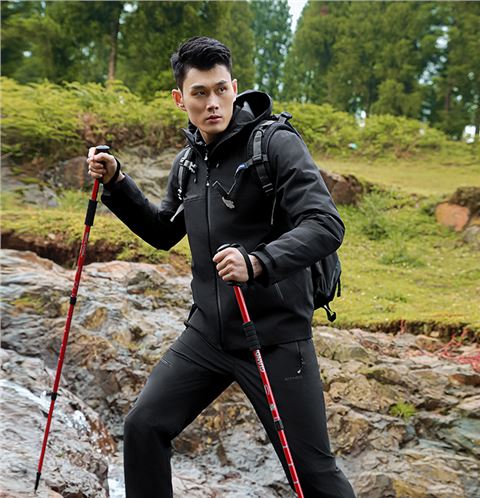 时尚硬壳冲锋衣